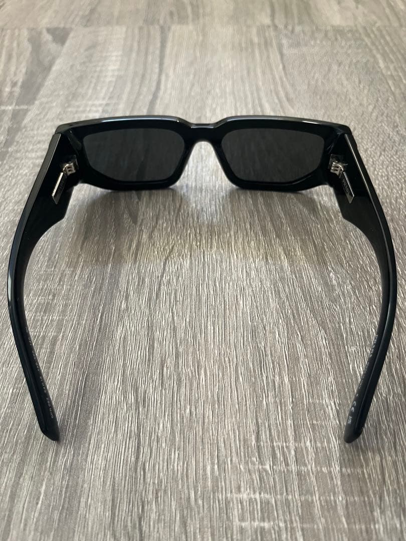 正規品 PRADA トライアングルロゴサングラス　スクエア