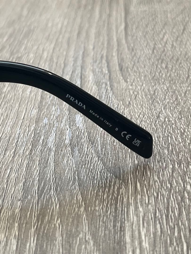 正規品 PRADA トライアングルロゴサングラス　スクエア