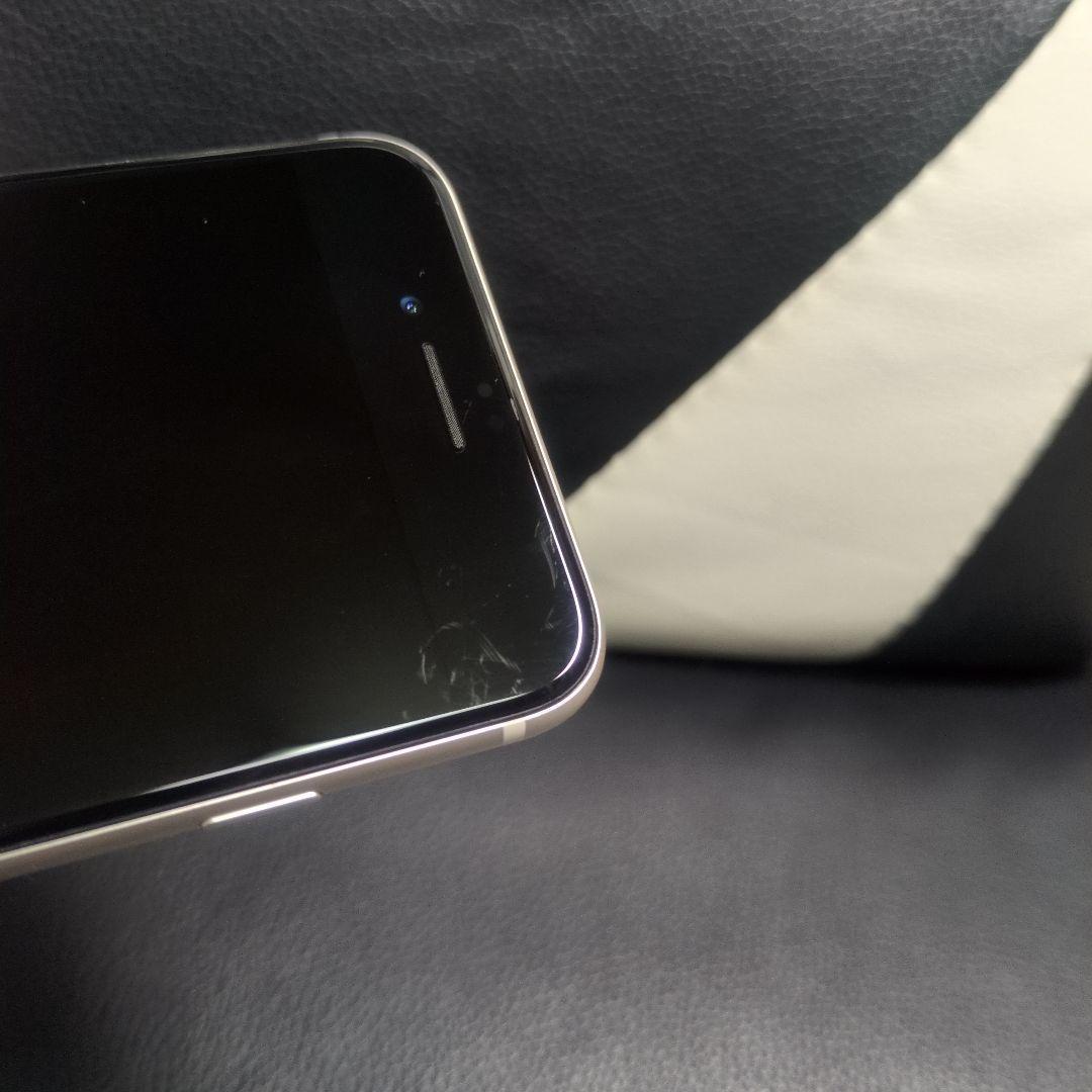 73　iPhone　se3 第3世代　64gb SIMフリー　白　ホワイト