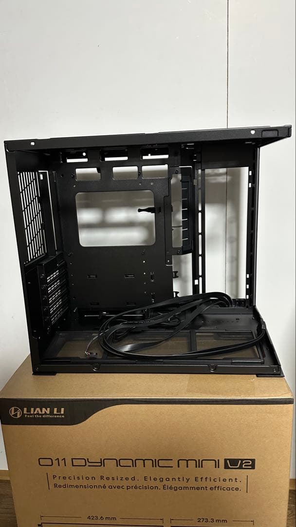 LIANLI ピラーレス コンパクトPC ケース O11D MINI V2 BK