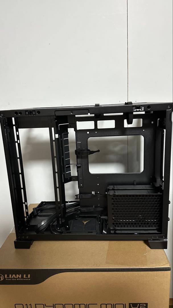 LIANLI ピラーレス コンパクトPC ケース O11D MINI V2 BK
