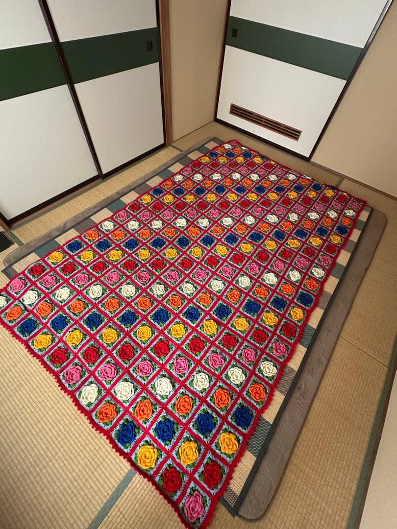 立体感多彩なバラ花柄　グラニースクエア✳︎ブランケット✳︎マルチカバー✳︎大判