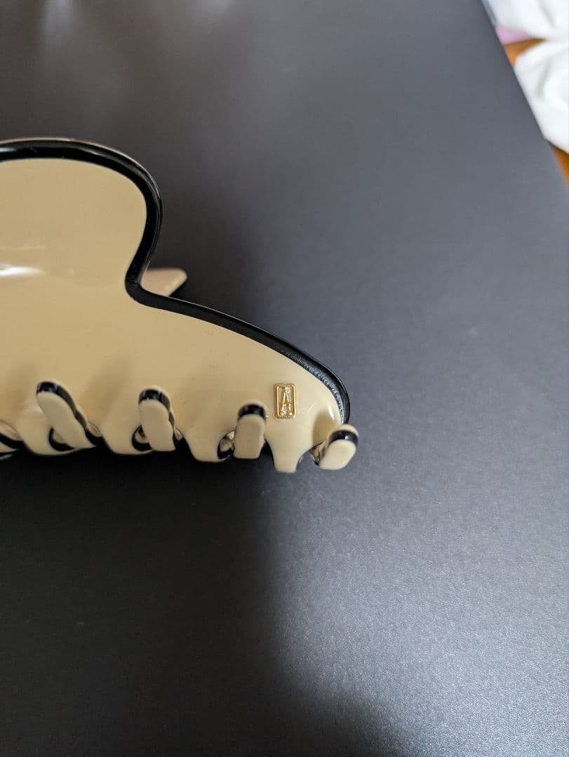 新品未使用品　Alexandre de Paris ベージュ ヘアクリップ