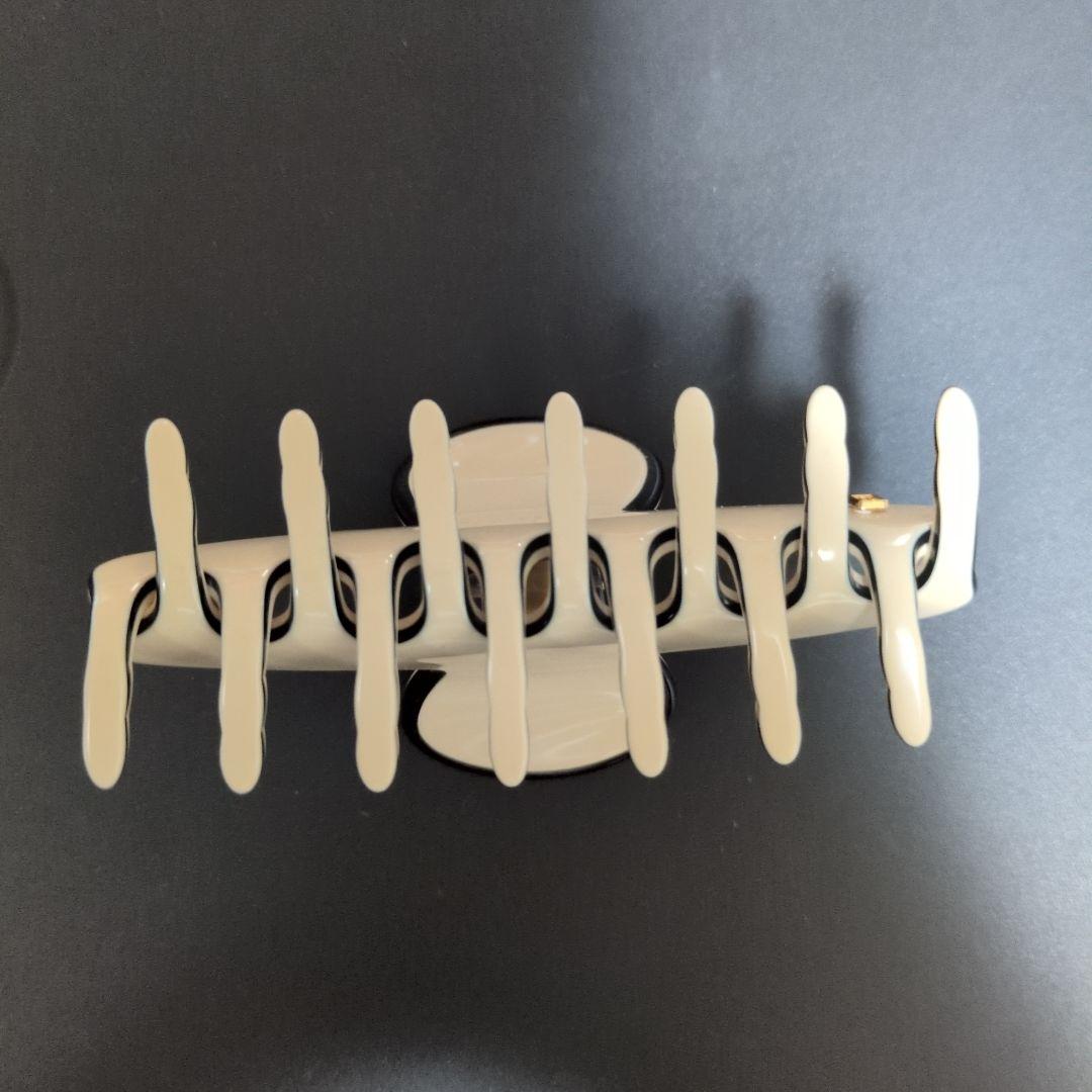 新品未使用品　Alexandre de Paris ベージュ ヘアクリップ