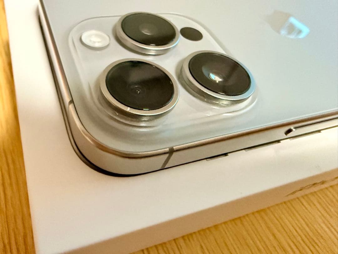 【美品】iPhone 15 Pro ナチュラルチタニウム 256GB