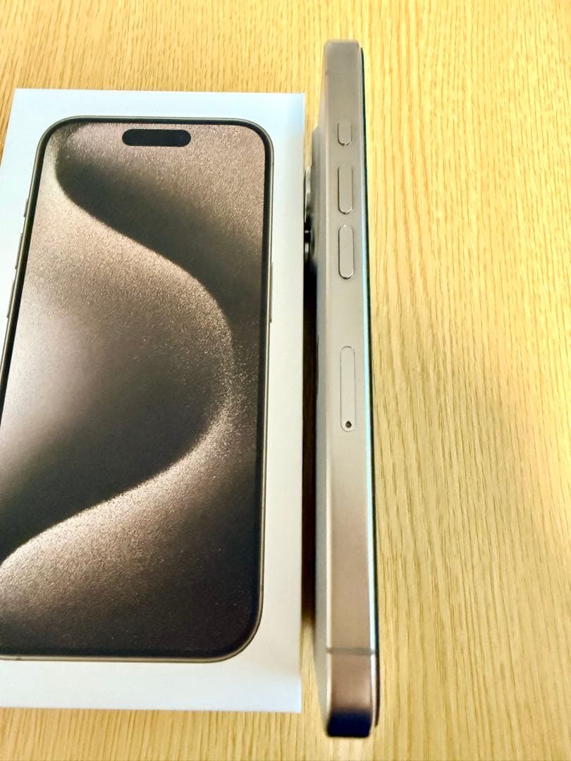 【美品】iPhone 15 Pro ナチュラルチタニウム 256GB