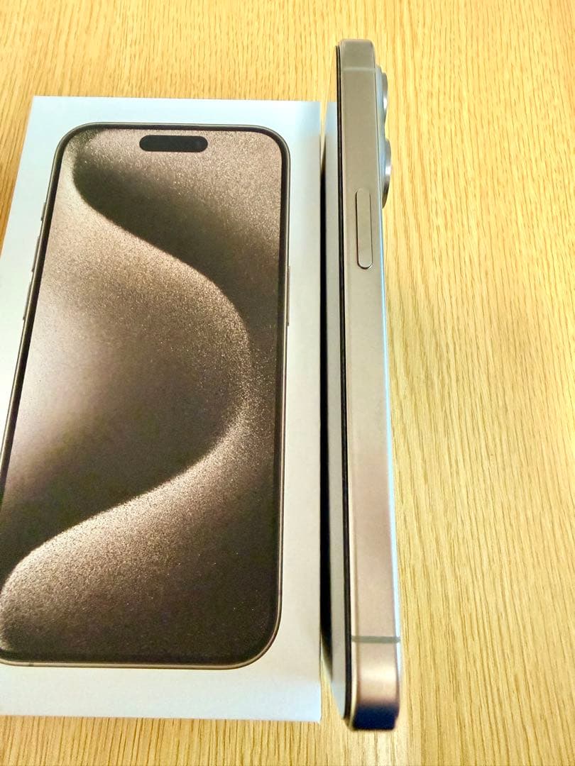 【美品】iPhone 15 Pro ナチュラルチタニウム 256GB