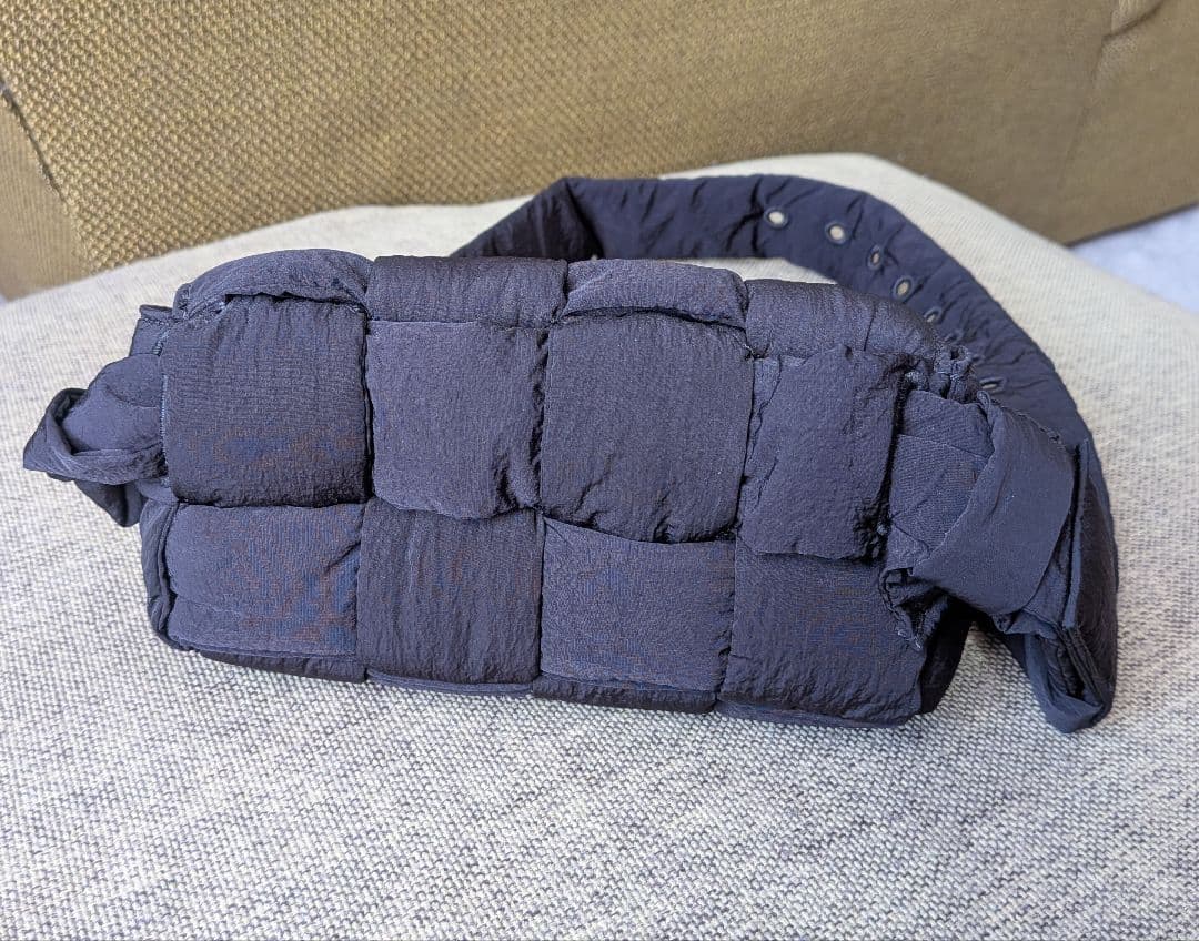 ボッテガヴェネタ ボディバッグ マキシイントレチャート パデットテックカセット