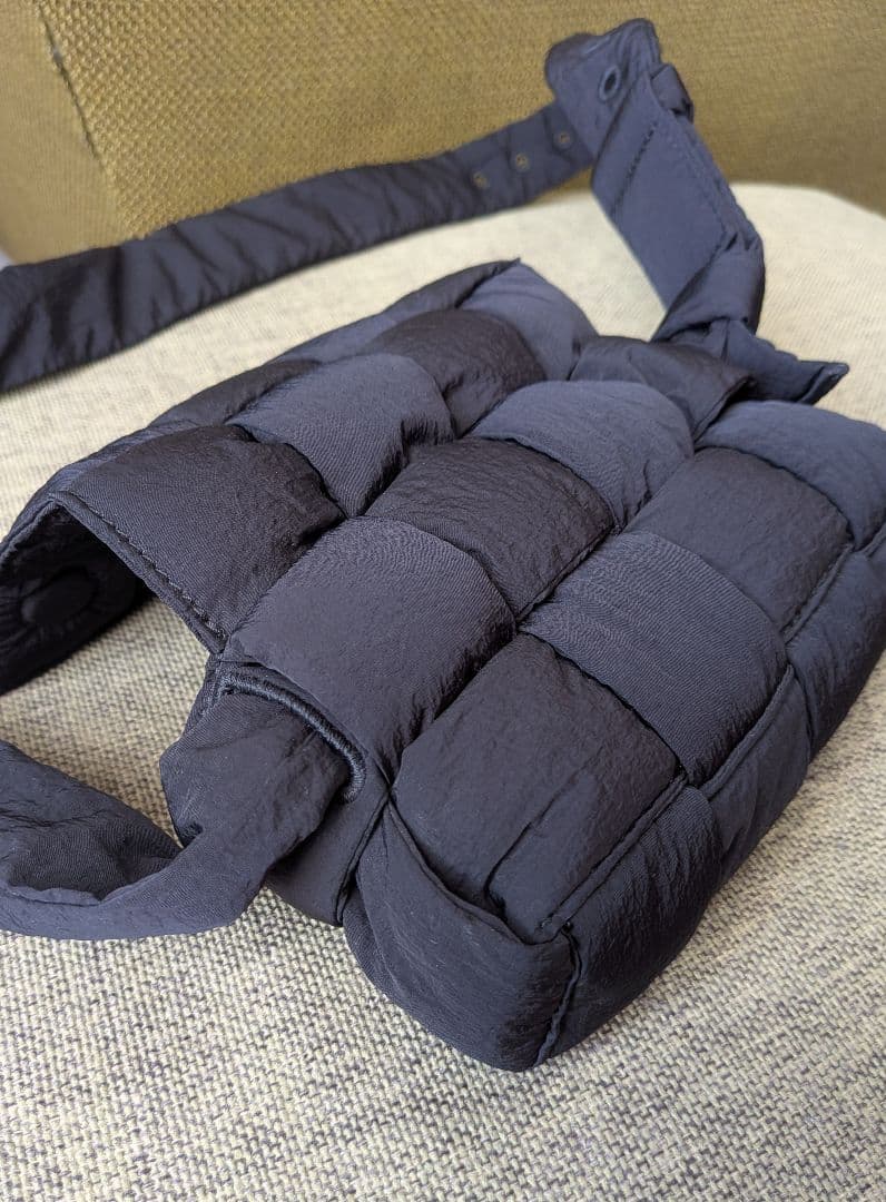 ボッテガヴェネタ ボディバッグ マキシイントレチャート パデットテックカセット