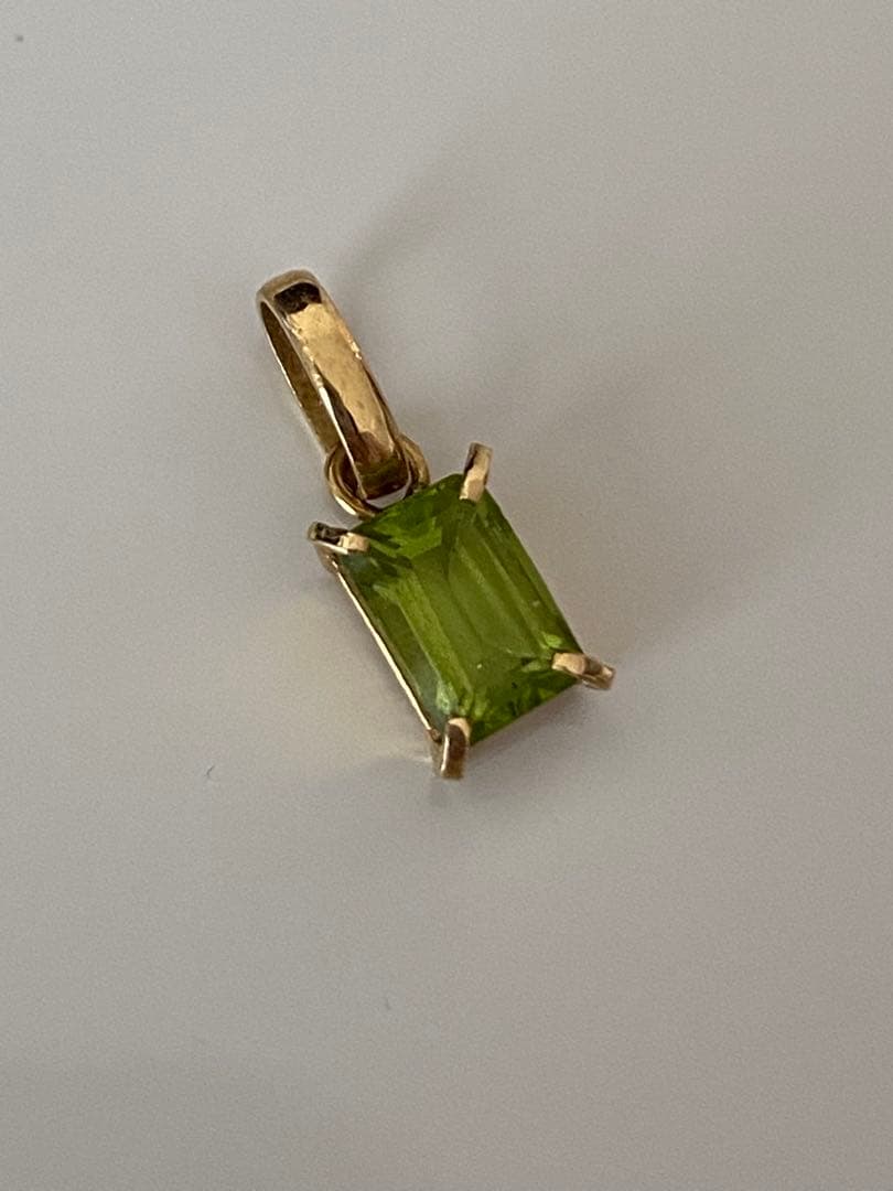 ペリドット ゴールド ペンダントトップ約1.3cm