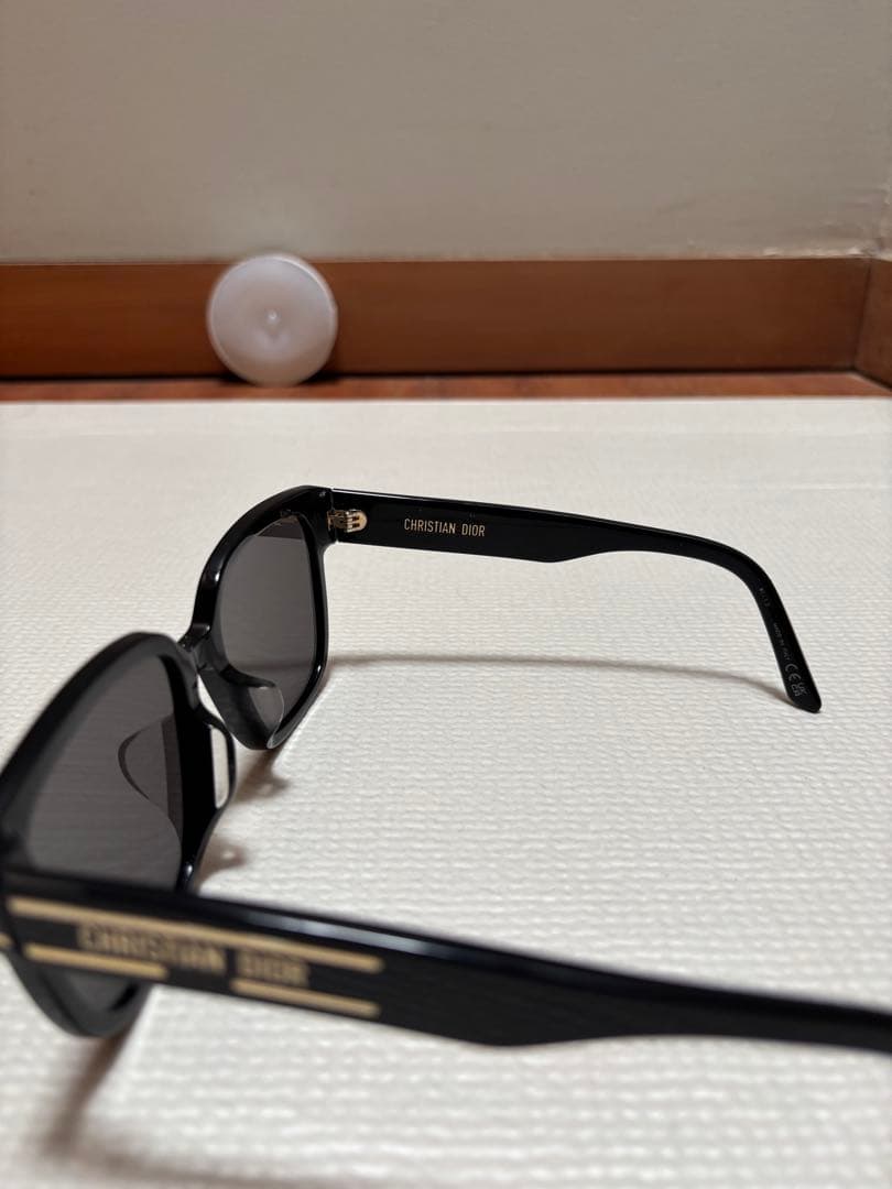 ん　DIOR SIGNATURE サングラス