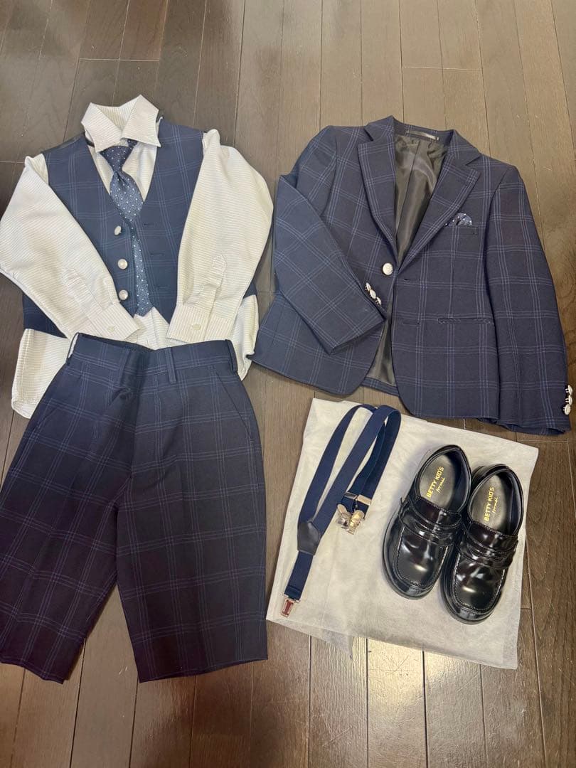 ★美品★ 男の子フォーマルスーツ　5点セット　120cm 靴•サスペンダーおまけ