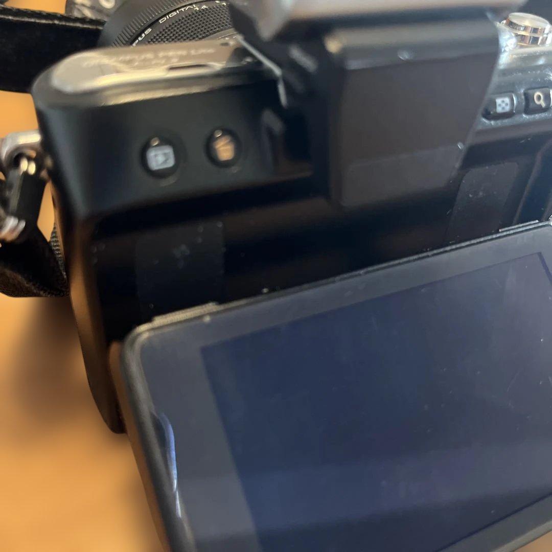 OLYMPUS ミラーレス一眼 ダブルレンズ　E-PL3