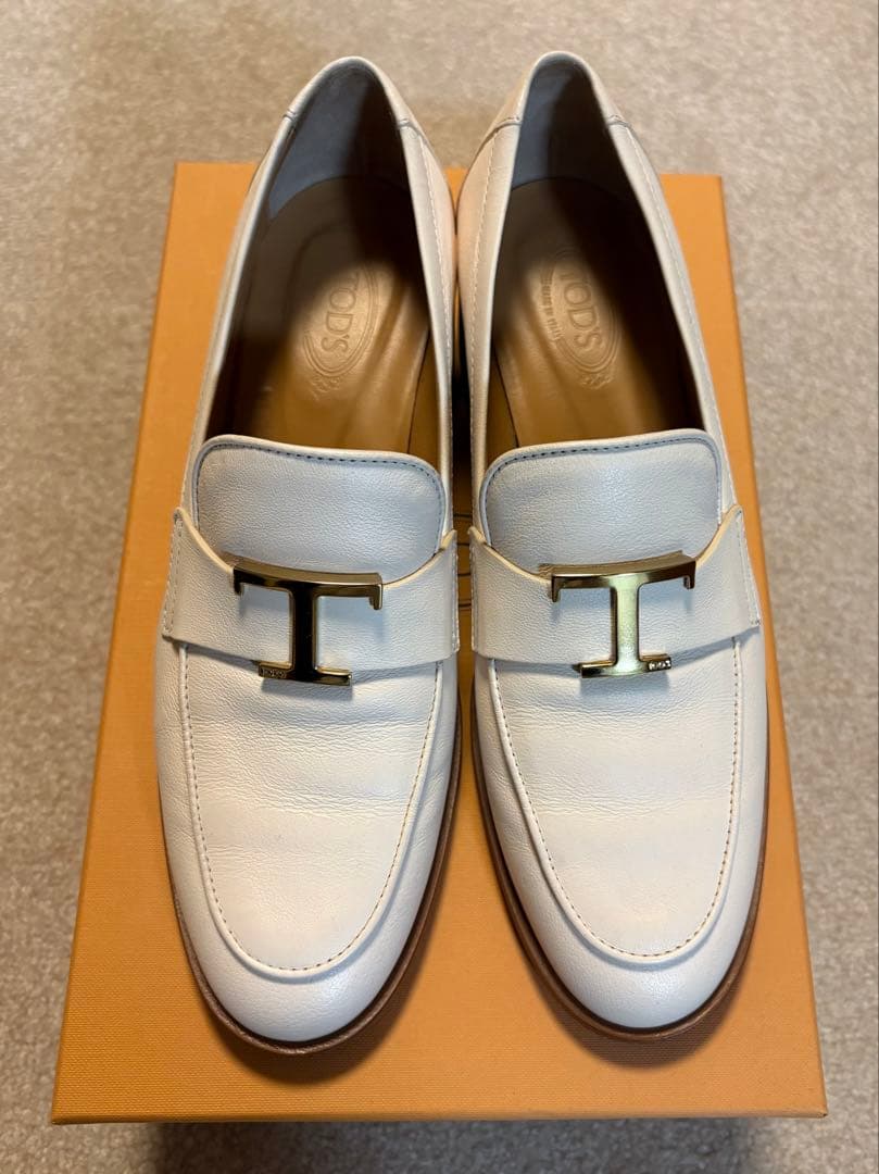 トッズ　Tタイムレスレザーローファー