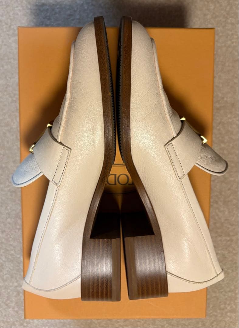 トッズ　Tタイムレスレザーローファー