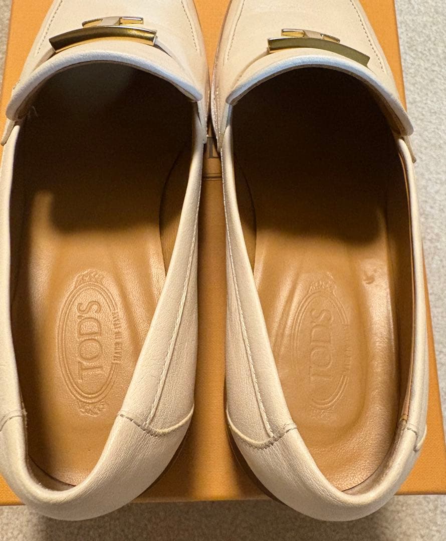 トッズ　Tタイムレスレザーローファー