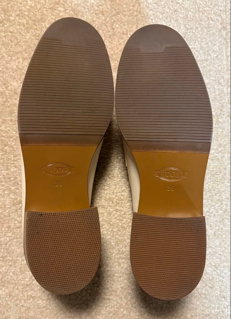 トッズ　Tタイムレスレザーローファー