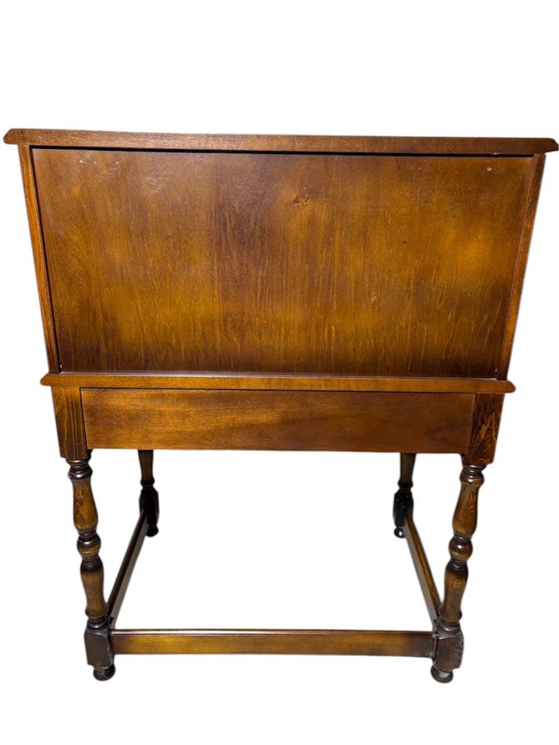 札幌市内引取・札幌市内配送可‼️カリモク コロニアル ライティング ビューロー