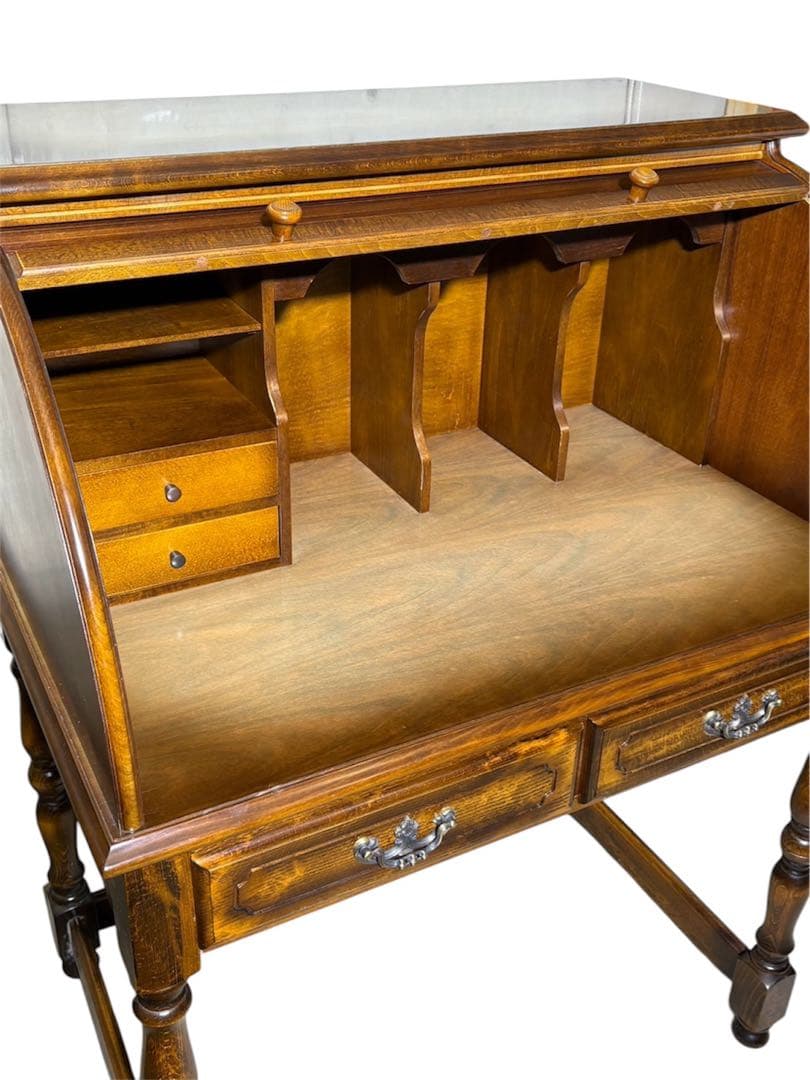 札幌市内引取・札幌市内配送可‼️カリモク コロニアル ライティング ビューロー