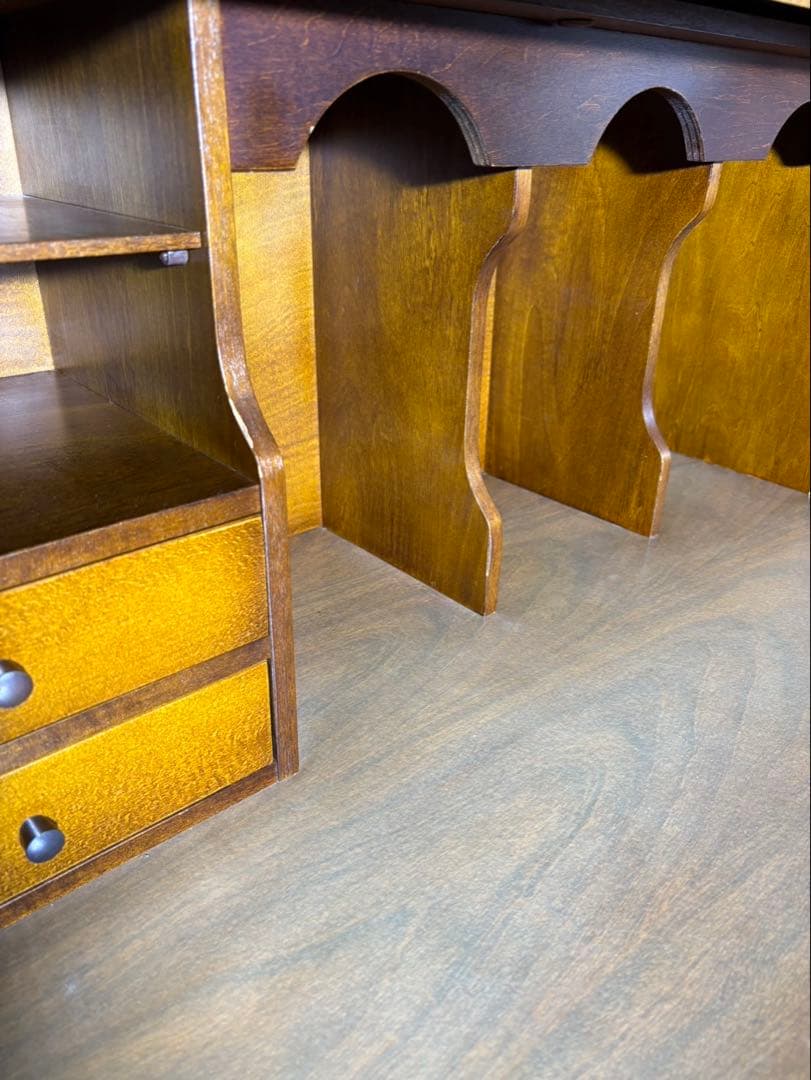 札幌市内引取・札幌市内配送可‼️カリモク コロニアル ライティング ビューロー