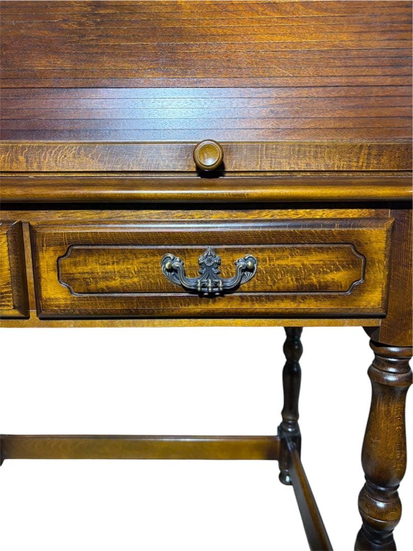 札幌市内引取・札幌市内配送可‼️カリモク コロニアル ライティング ビューロー