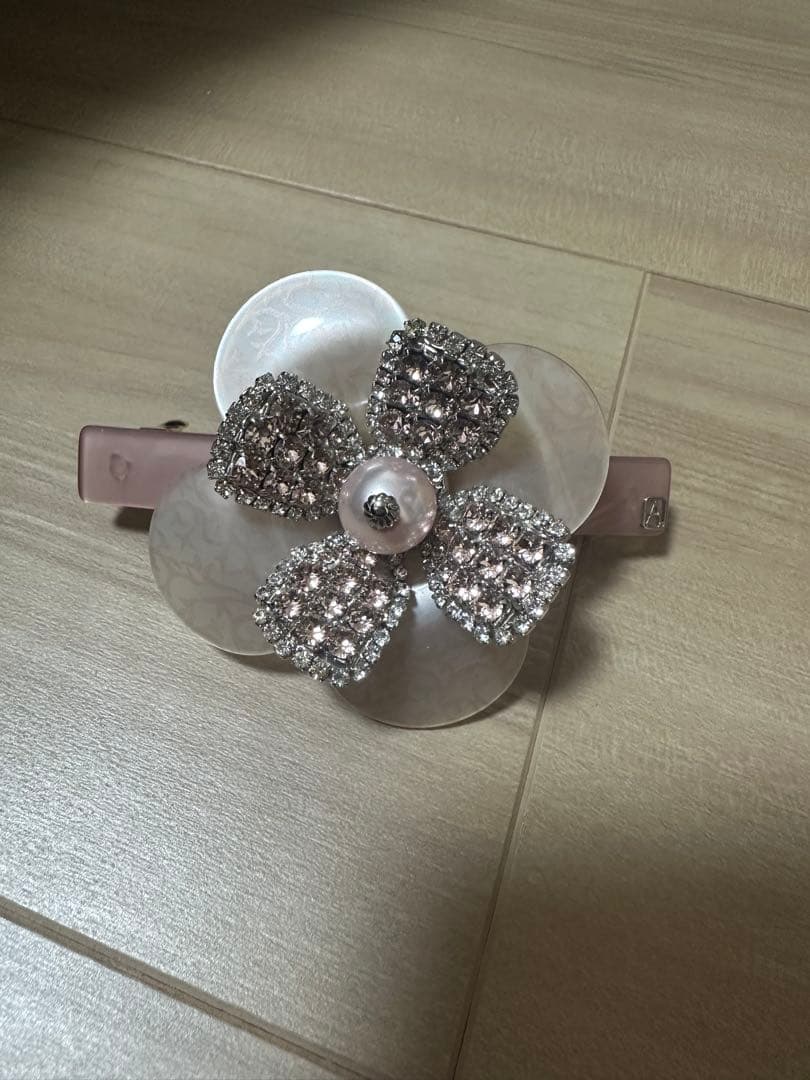 アレクサンドルドゥパリ スワロフスキー付きバレッタ