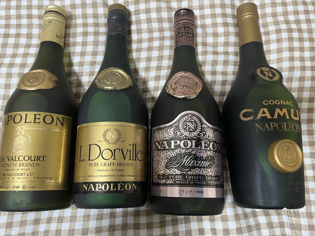 ブランデーナポレオン4本セットです。