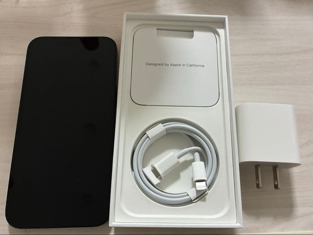 iPhone13 本体 充電器・ケーブル付き