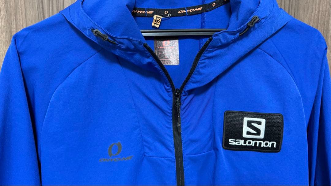 オンヨネ　Salomonワッペン、 プリント入り　ウィンブレ　Lサイズ