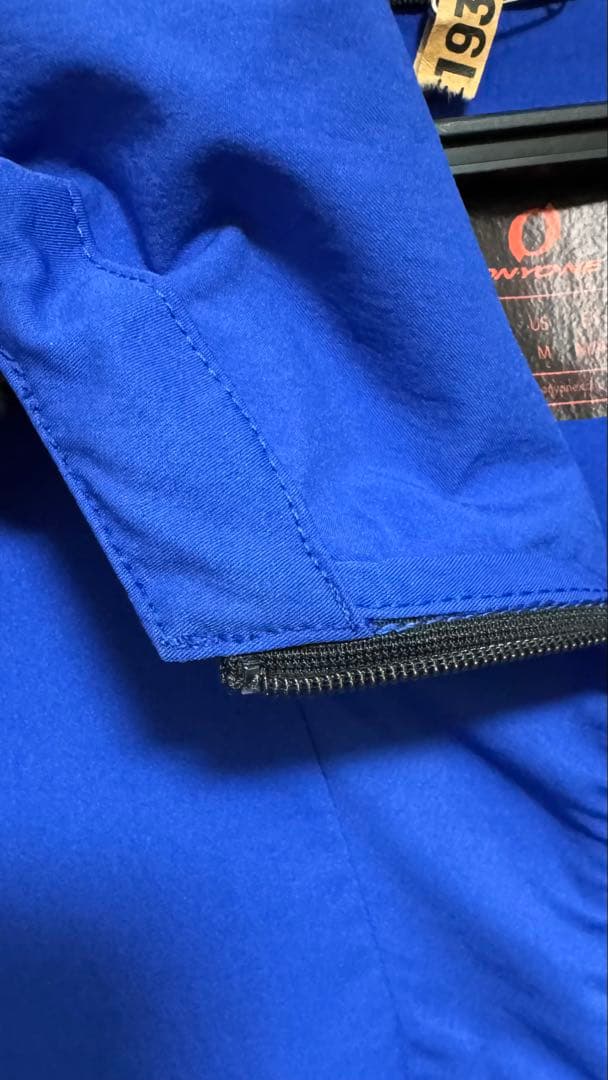 オンヨネ　Salomonワッペン、 プリント入り　ウィンブレ　Lサイズ