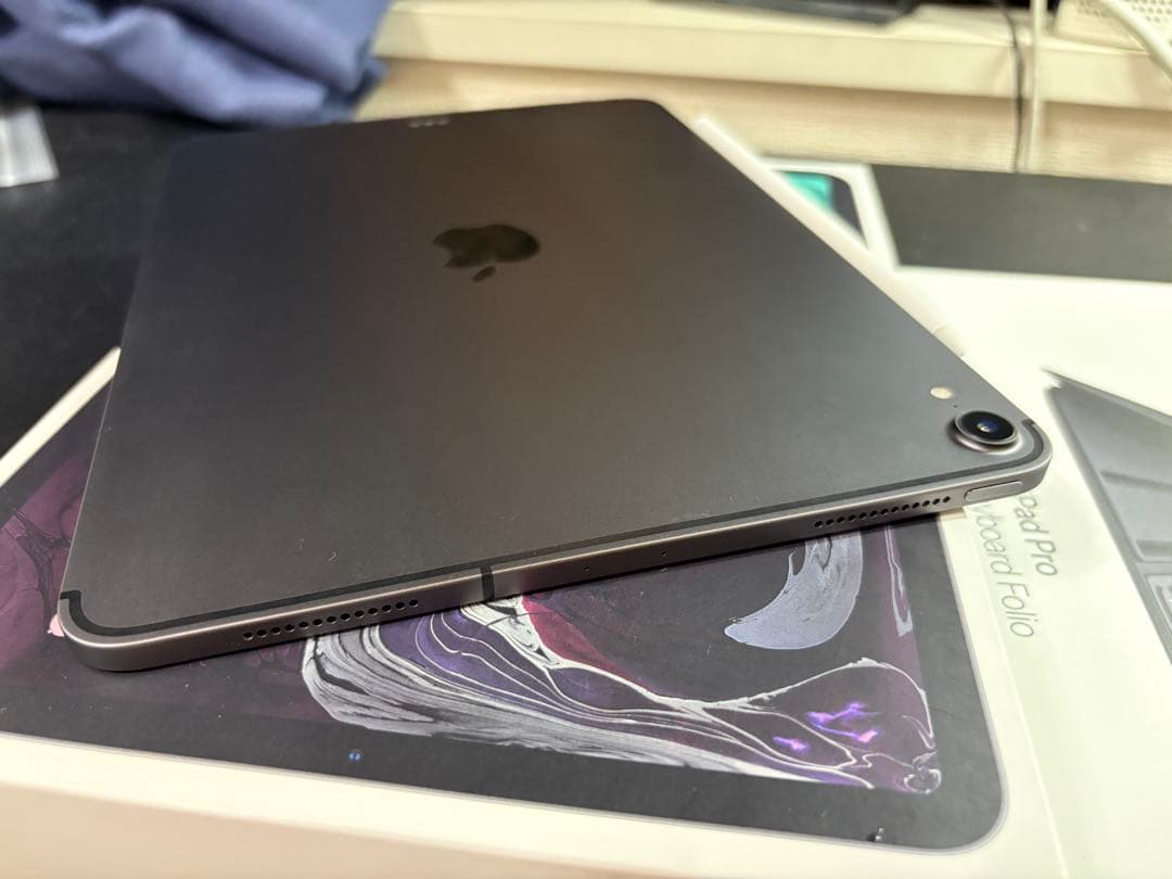 iPad Pro(11インチ) 256GB SIMフリー＋純正アクセサリー 美品