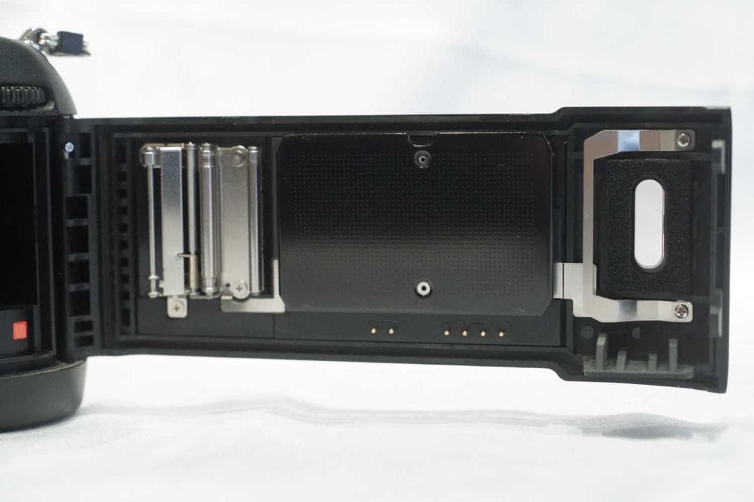 ニコンF100　ワンオーナー　AFニッコール35ミリF2つき　カメラ使用僅少美品