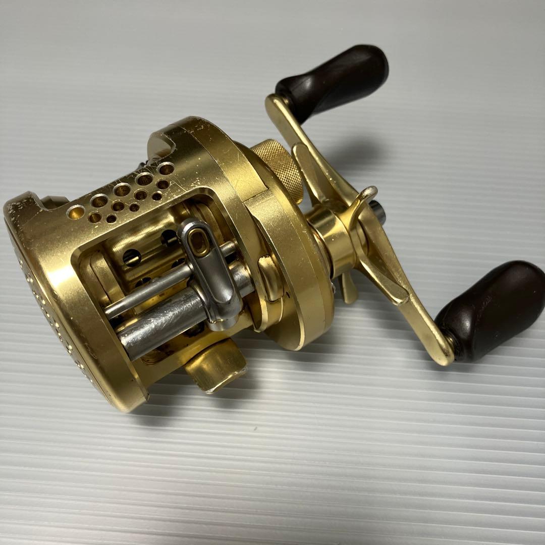 リール SHIMANO CALCUTTA CONQUEST 201