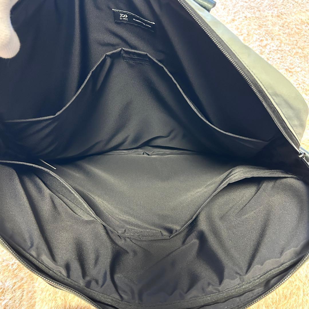 ディーベック オールモストブラック ヘルメットバッグ ショルダーバッグ カーキ