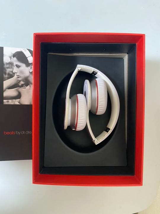 Beats ヘッドホン白