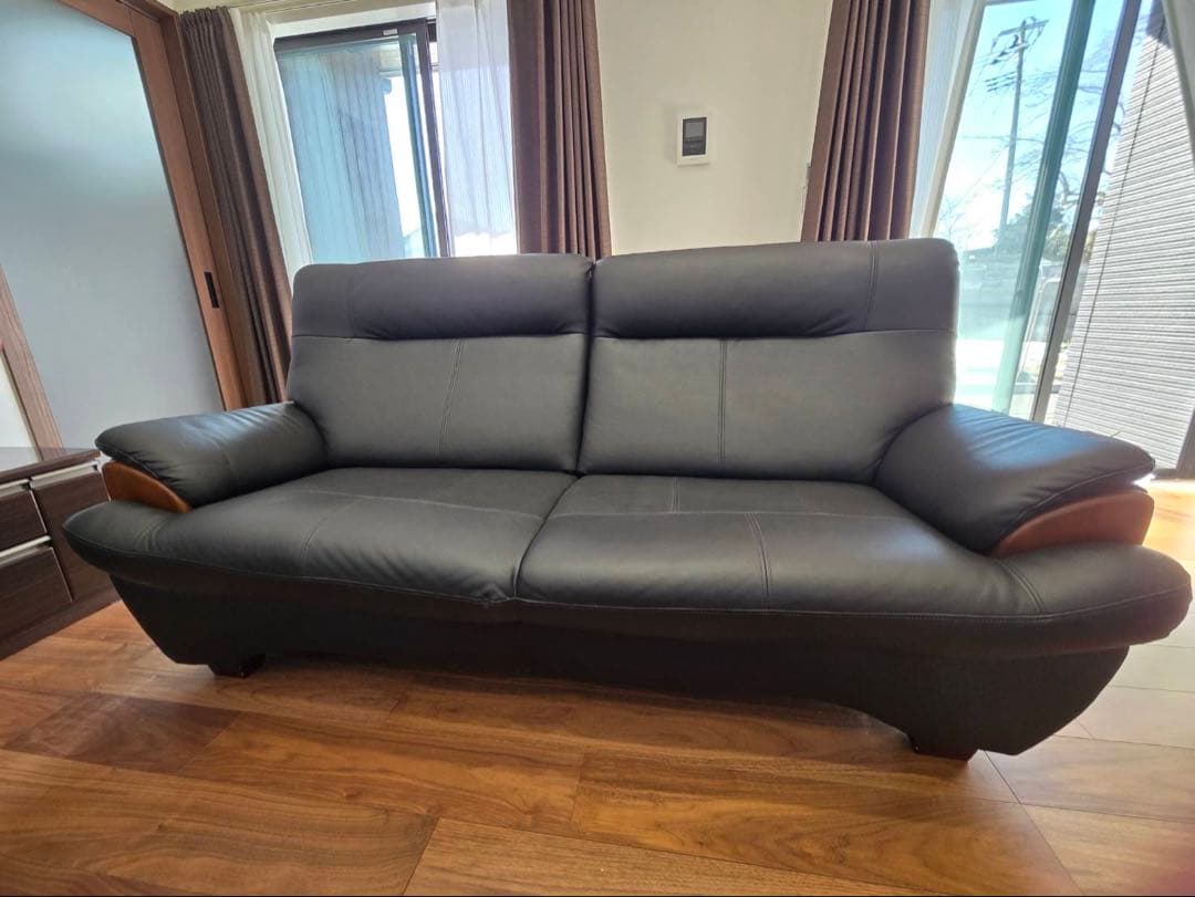 3人掛けソファー　本革