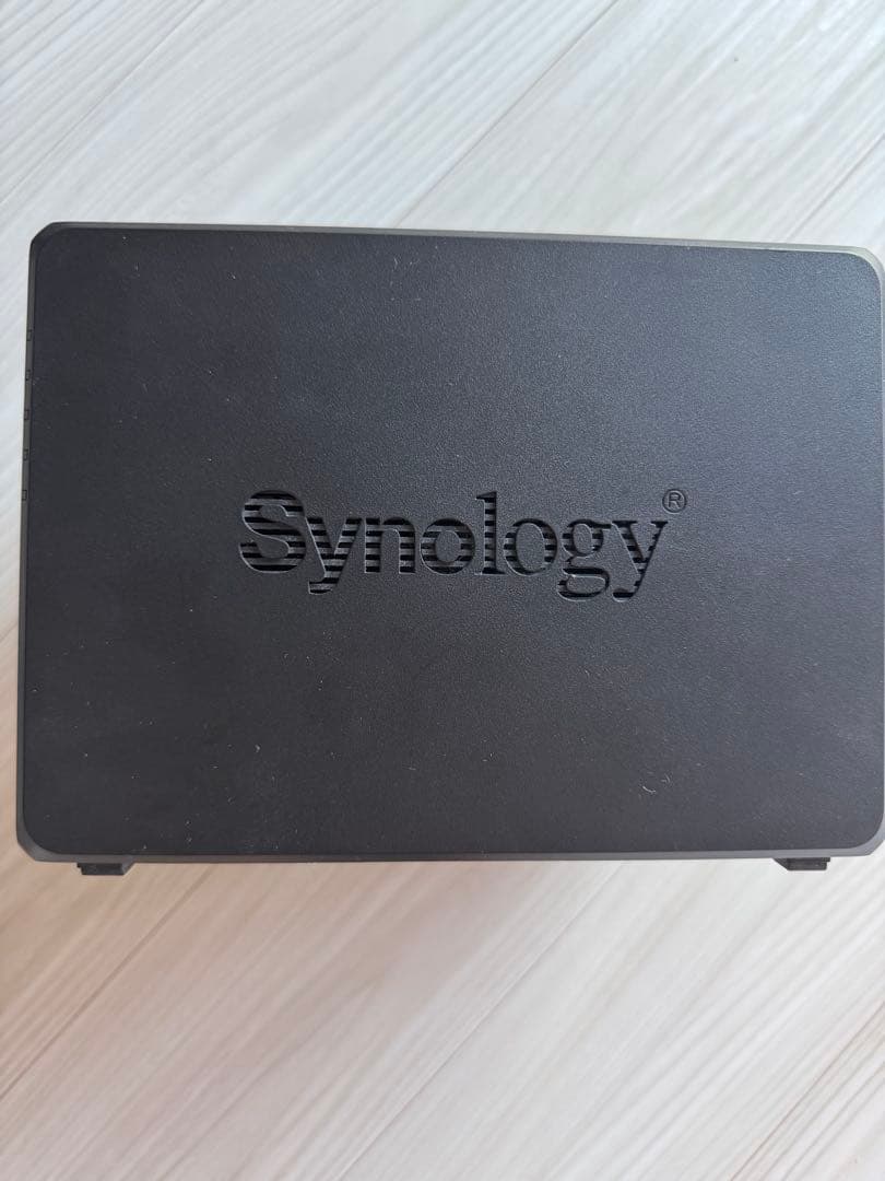 外付けハードディスク・ドライブ Synology DS418 + 8TB HDD x 4