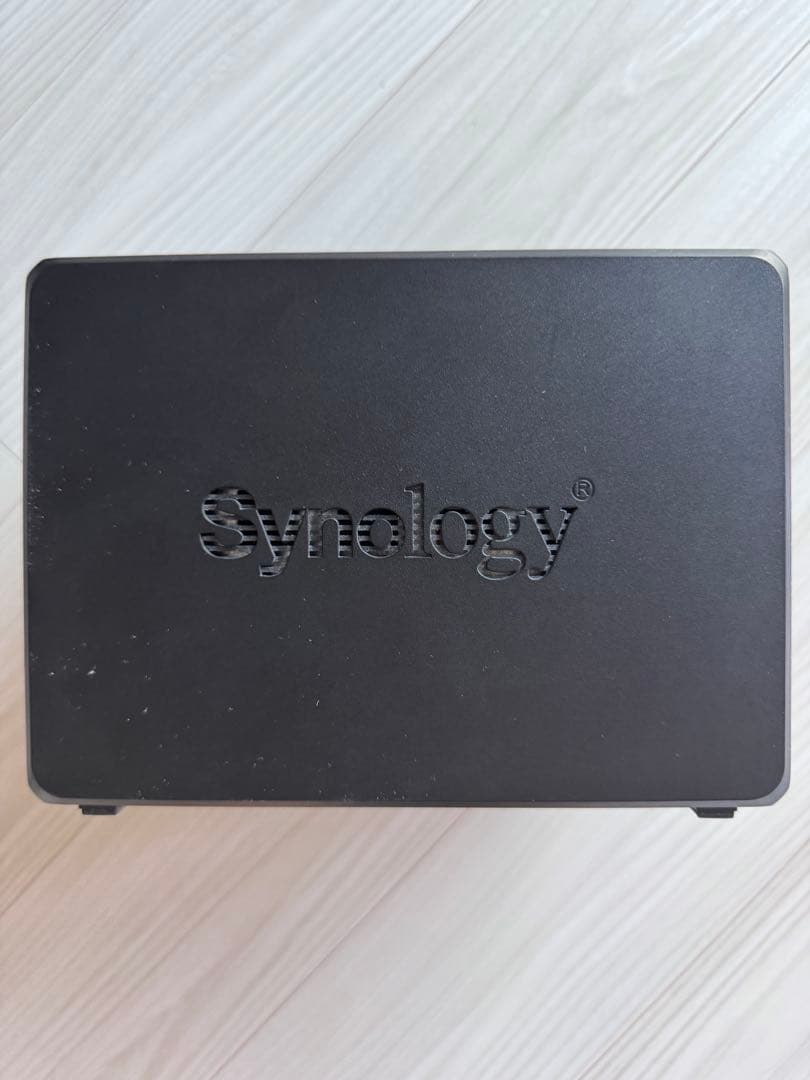 外付けハードディスク・ドライブ Synology DS418 + 8TB HDD x 4