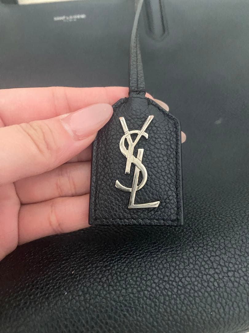 YSL ブラック レザーバック