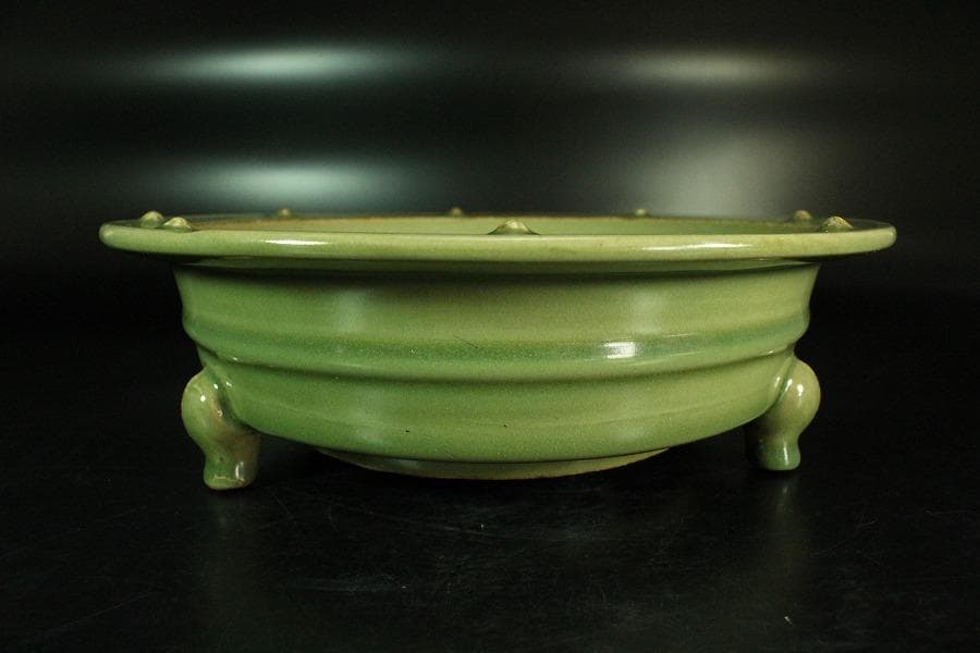 中国美術 青磁 刻模様 鋲縁 三足水盤(K-A856)