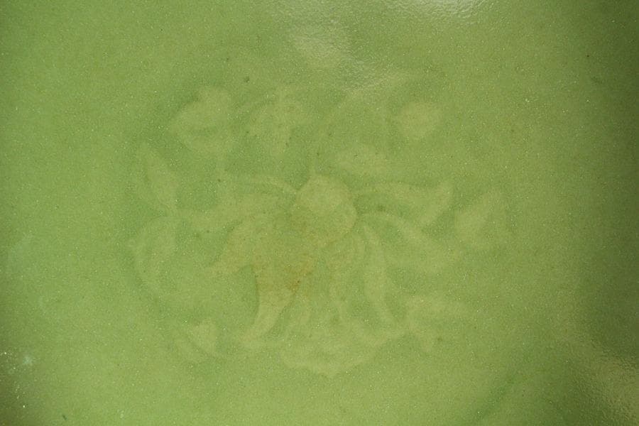 中国美術 青磁 刻模様 鋲縁 三足水盤(K-A856)