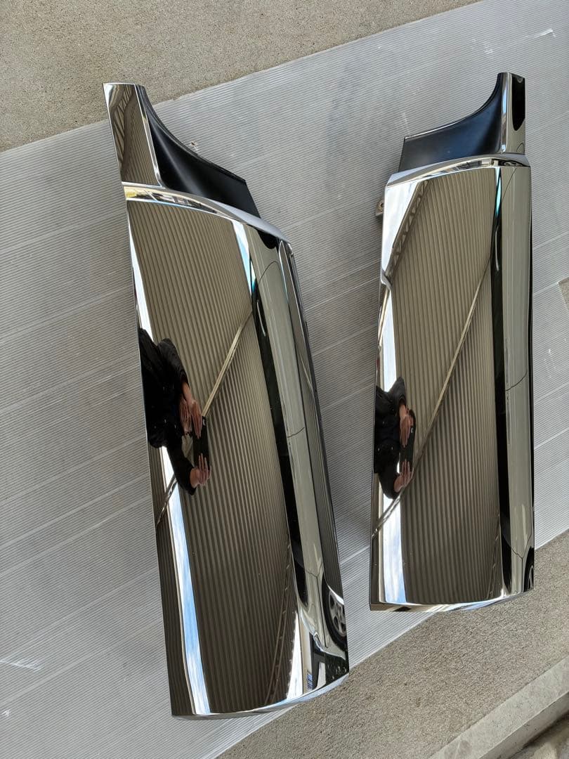 た*ヲ様 期間限定値下げ！　07クオン 純正　コーナーパネルメッキ