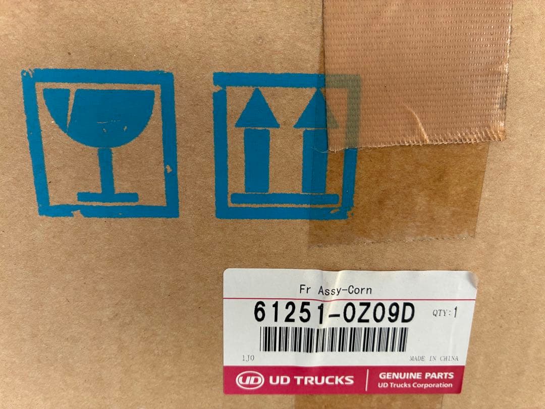 た*ヲ様 期間限定値下げ！　07クオン 純正　コーナーパネルメッキ