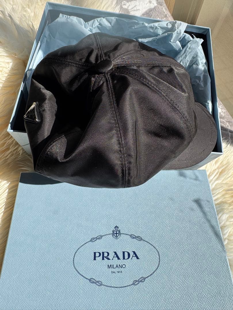 j　PRADA キャスケット　美品　M ブラック　現行モデル