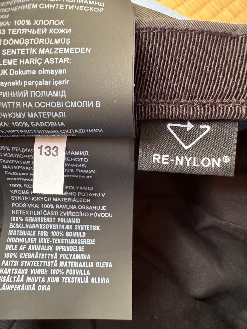 j　PRADA キャスケット　美品　M ブラック　現行モデル