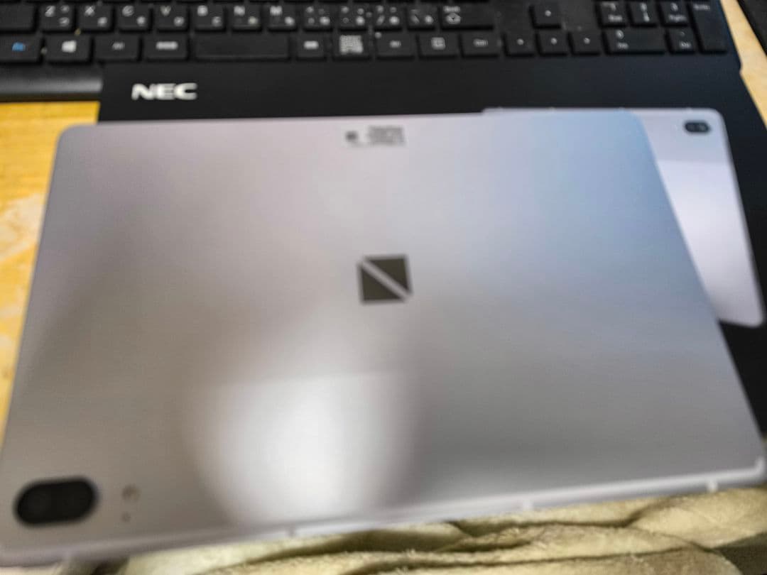 美品　NEC LAVIE T11 PC-T1195BAS　タブレット