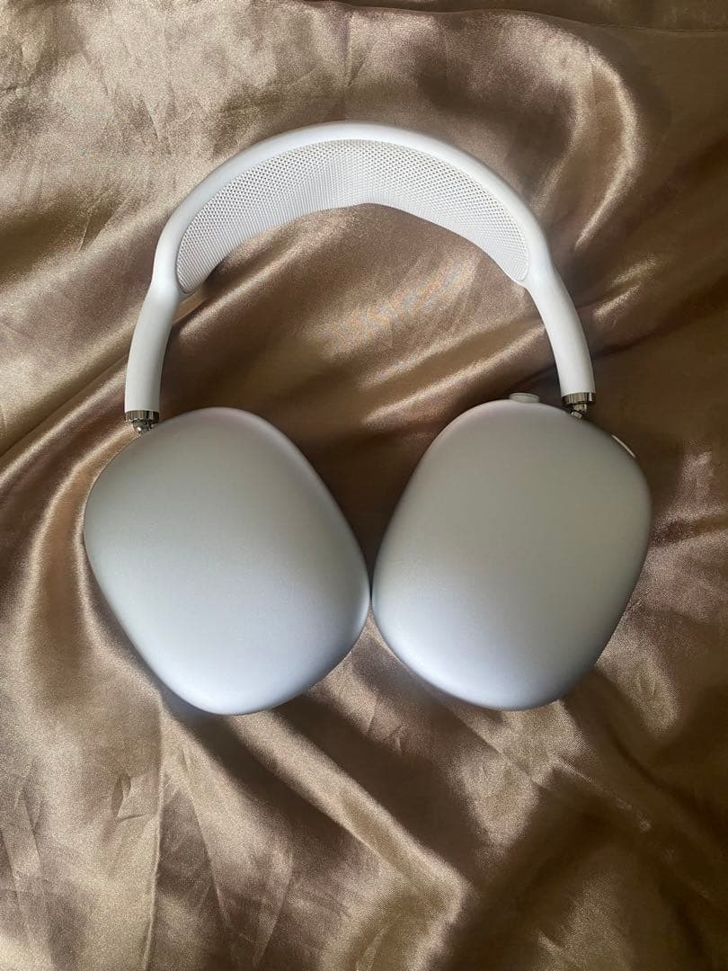 ワイヤレスヘッドホン AirPods Max シルバー