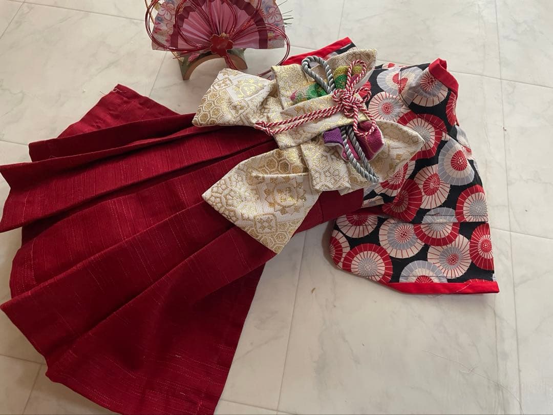 coco6パパ☺︎　　ワンちゃんの袴の着物 黒地紗綾華と傘柄　計２着