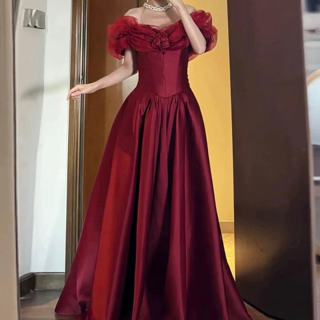 バラのデザインが可愛くて美しい オフショル イブニングドレス