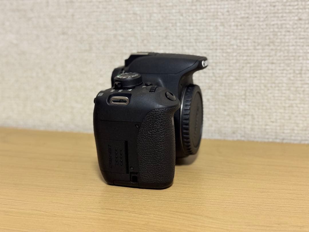 Canon EOS 700D (kiss x7i)デジタル一眼レフカメラ 本体